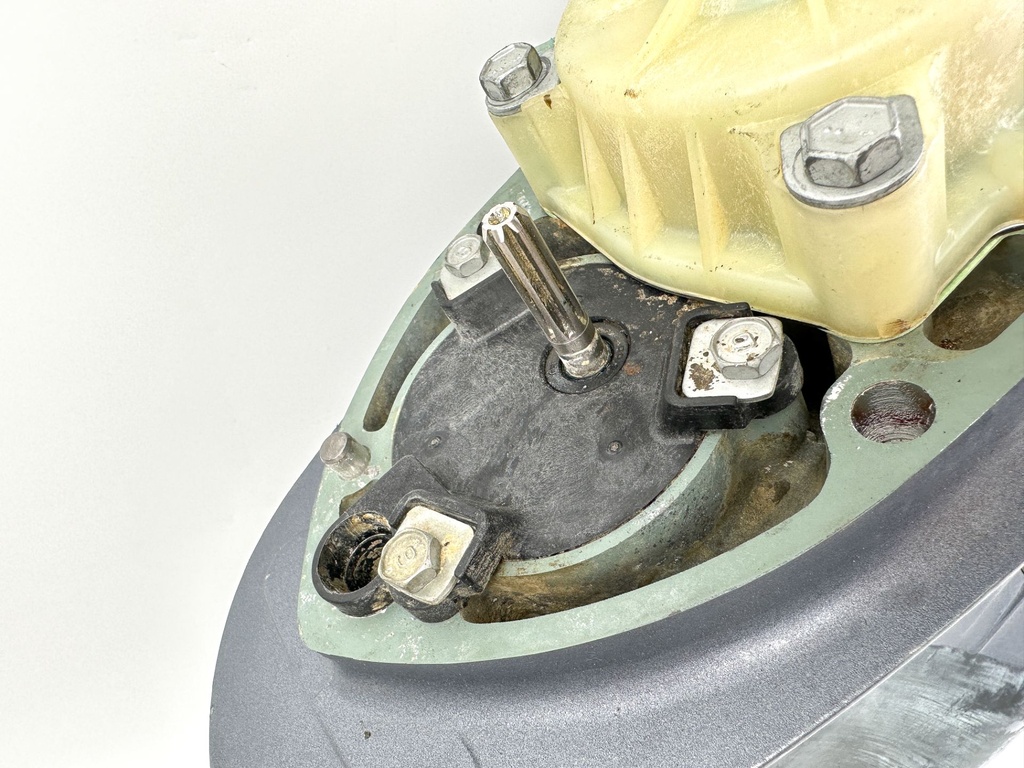 Yamaha 200 255 250 HP V6 F250 3.3L 25" Shaft Lower Unit Gear Case RH