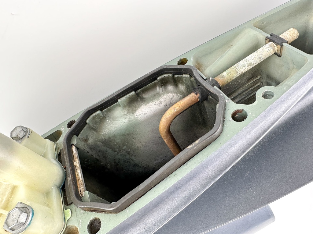 Yamaha 200 255 250 HP V6 F250 3.3L 25" Shaft Lower Unit Gear Case RH