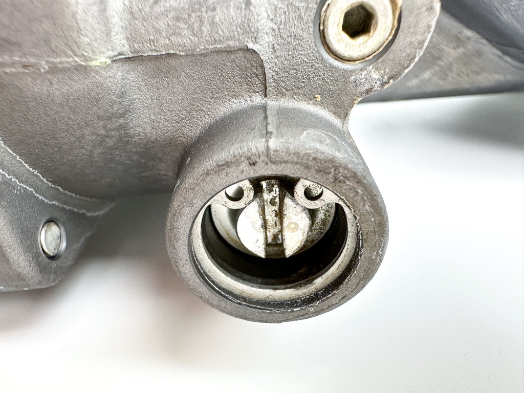 2013 Honda 115 HP 4 Stroke Outboard Power Trim Tilt Unit 56000-ZY6-063 OEM