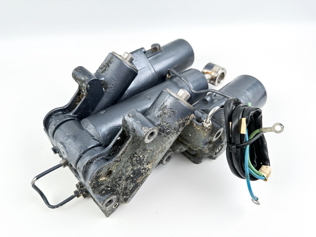 2002 Yamaha 225 HP 4 Stroke Outboard Power Trim Tilt Unit 69J-43800-00-4D OEM