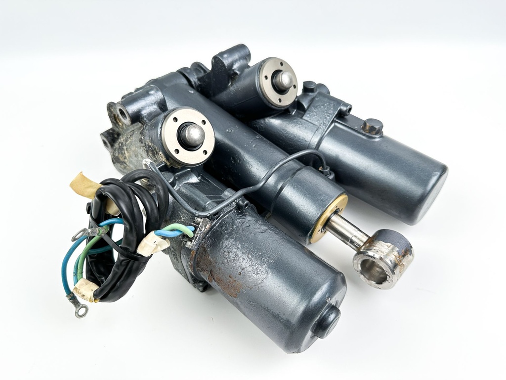 2002 Yamaha 225 HP 4 Stroke Outboard Power Trim Tilt Unit 69J-43800-00-4D OEM