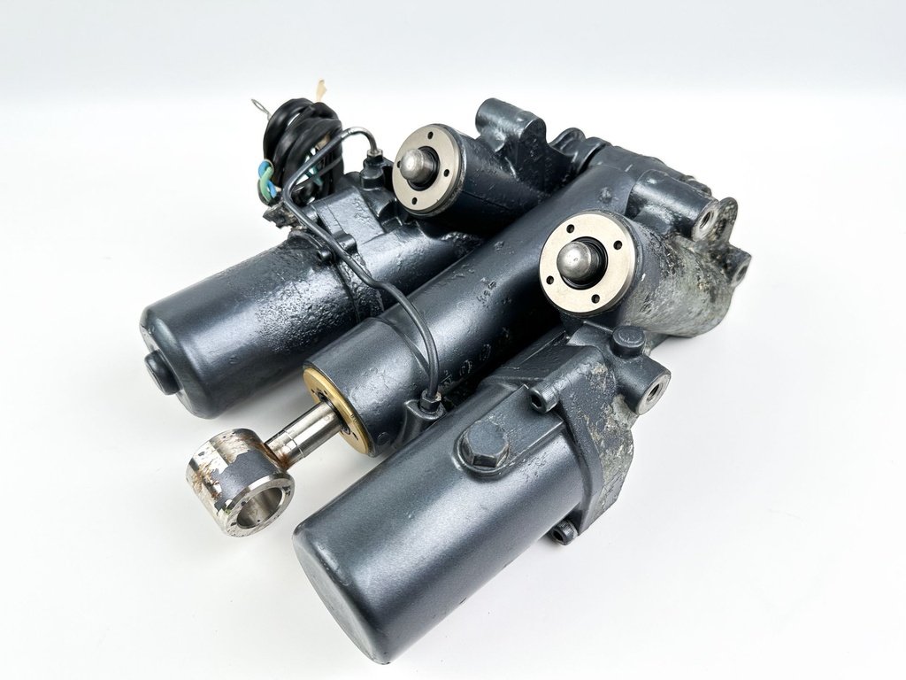 2002 Yamaha 225 HP 4 Stroke Outboard Power Trim Tilt Unit 69J-43800-00-4D OEM