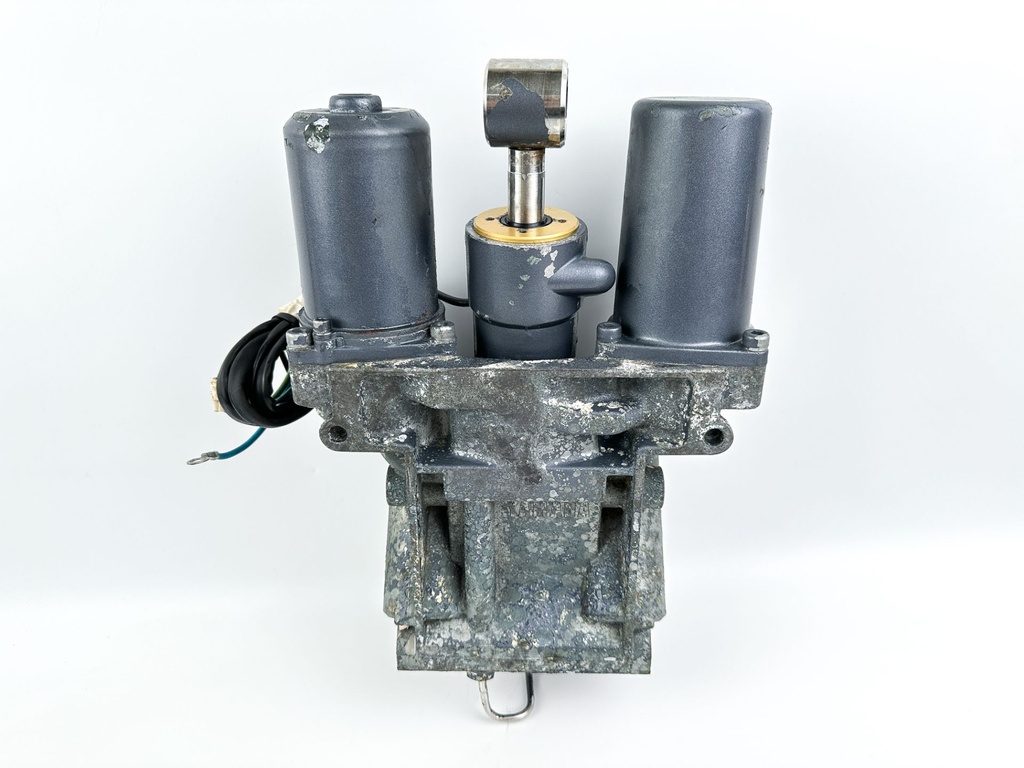 2002 Yamaha 225 HP 4 Stroke Outboard Power Trim Tilt Unit 69J-43800-00-4D OEM