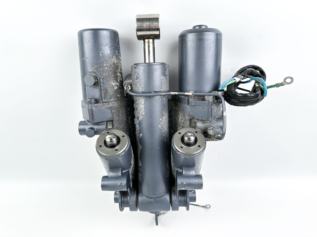 2005 Yamaha 225 HP 4 Stroke Outboard Power Trim Tilt Unit 69J-43800-01-4D OEM