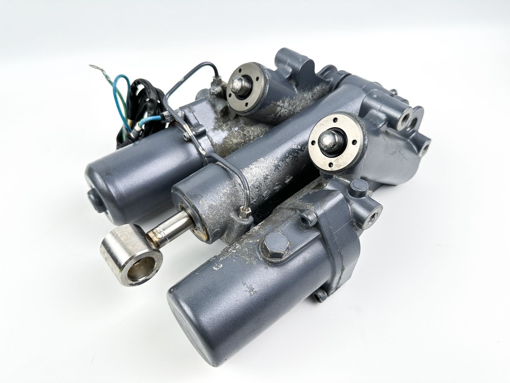 2005 Yamaha 225 HP 4 Stroke Outboard Power Trim Tilt Unit 69J-43800-01-4D OEM