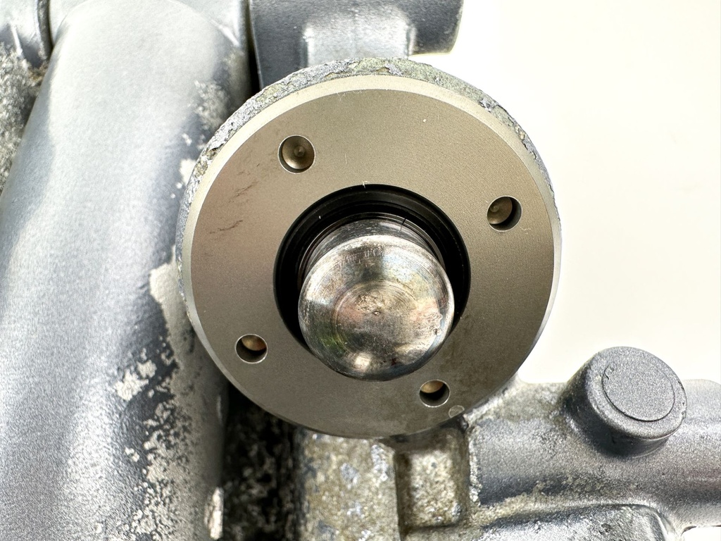 2005 Yamaha 225 HP 4 Stroke Outboard Power Trim Tilt Unit 69J-43800-01-4D OEM