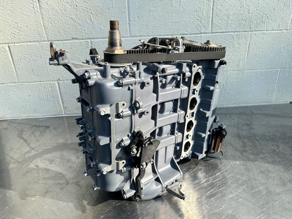 2004 Yamaha 115 HP 4 Stroke Outboard Powerhead 68V-W009B-04-1S OEM