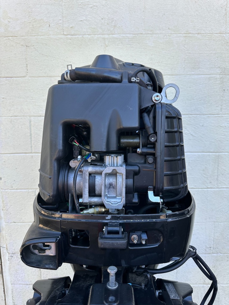 2006 Suzuki 70HP 4 Stroke Outboard Engine W/ 20" Shaft