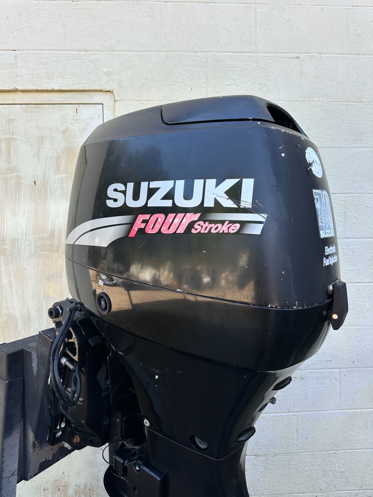 2006 Suzuki 70HP 4 Stroke Outboard Engine W/ 20" Shaft