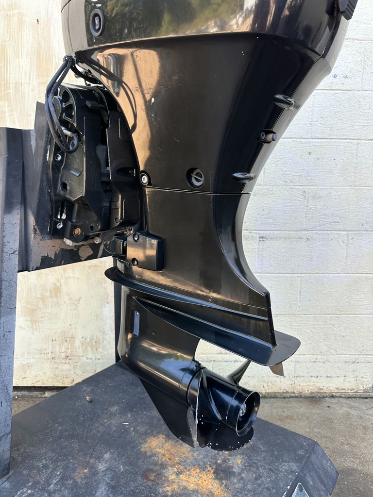 2006 Suzuki 70HP 4 Stroke Outboard Engine W/ 20" Shaft