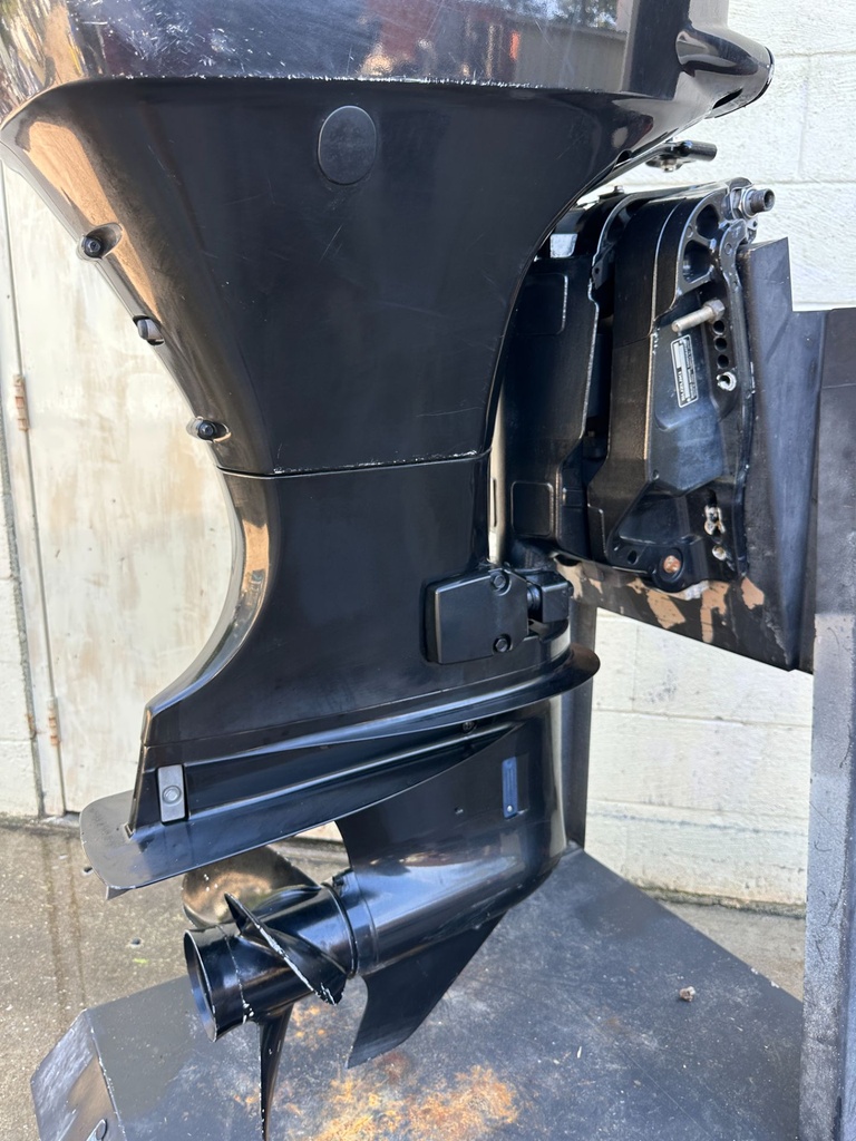 2006 Suzuki 70HP 4 Stroke Outboard Engine W/ 20" Shaft