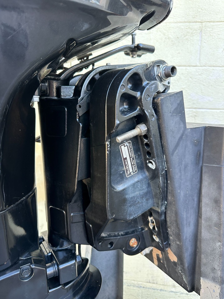 2006 Suzuki 70HP 4 Stroke Outboard Engine W/ 20" Shaft