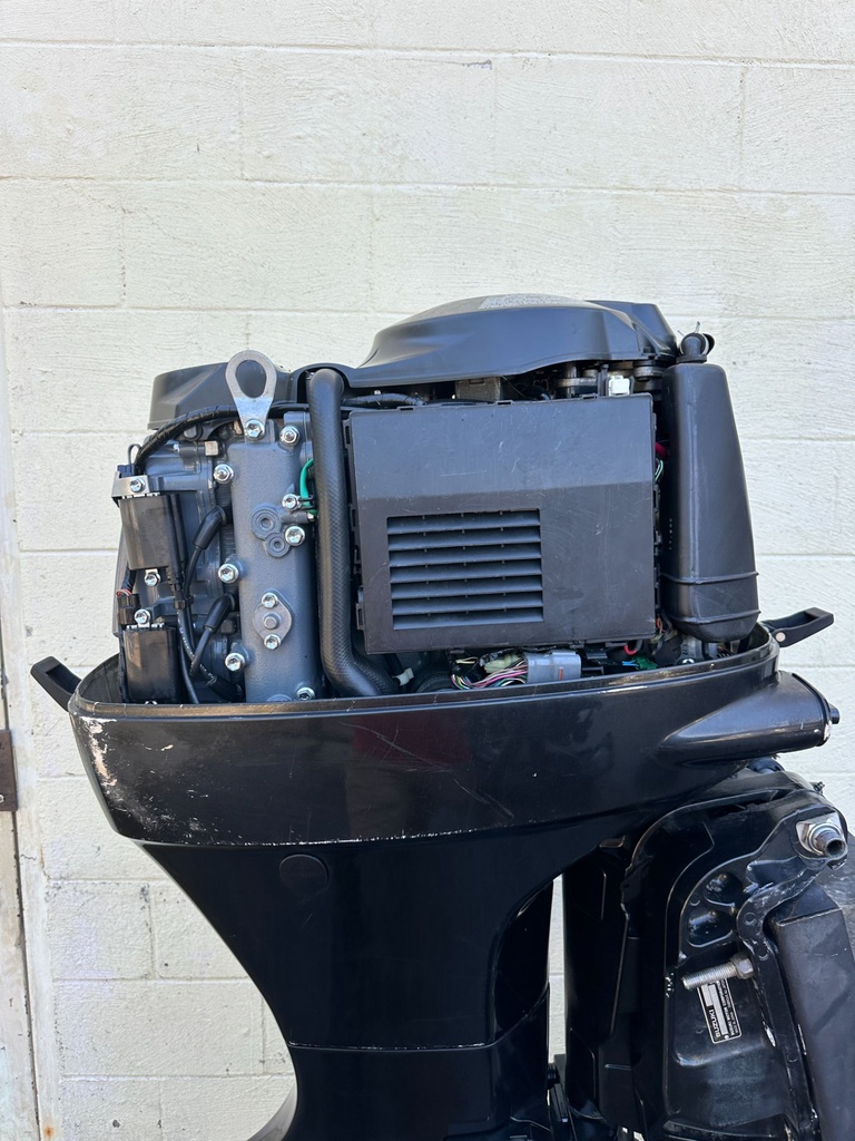 2006 Suzuki 70HP 4 Stroke Outboard Engine W/ 20" Shaft