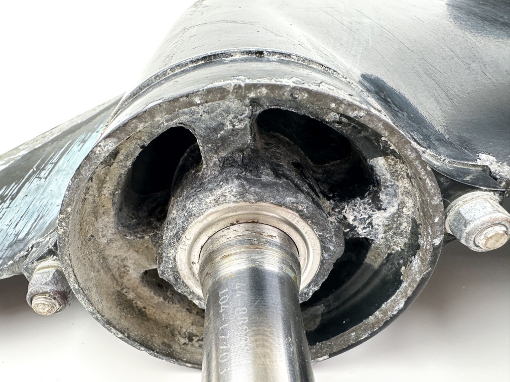 98-06 Mercury 75 90 115 HP 4 Stroke Carb 20" Long Lower Unit 888845T03