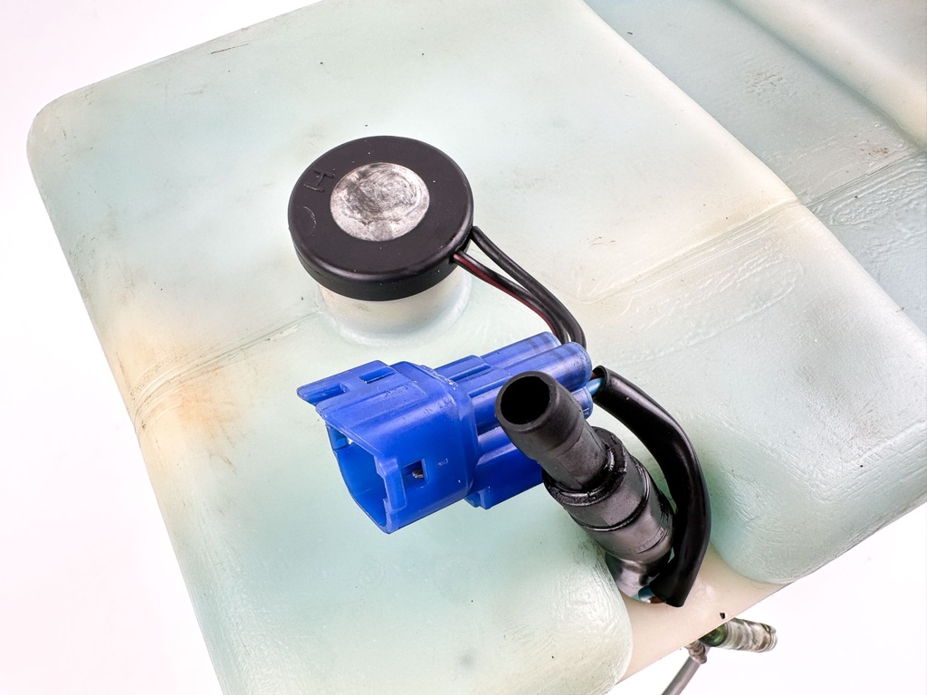 Yamaha Outboard Remote Oil Tank 2.8 Gallons 10.5L W/ Pump & Sensor