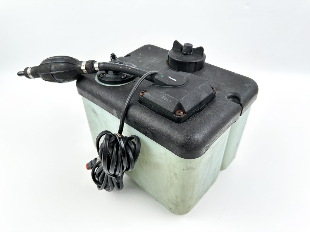 Johnson Evinrude 2 Stroke Ficht Remote Oil Supply Tank 1.8 Gallons W/ Return