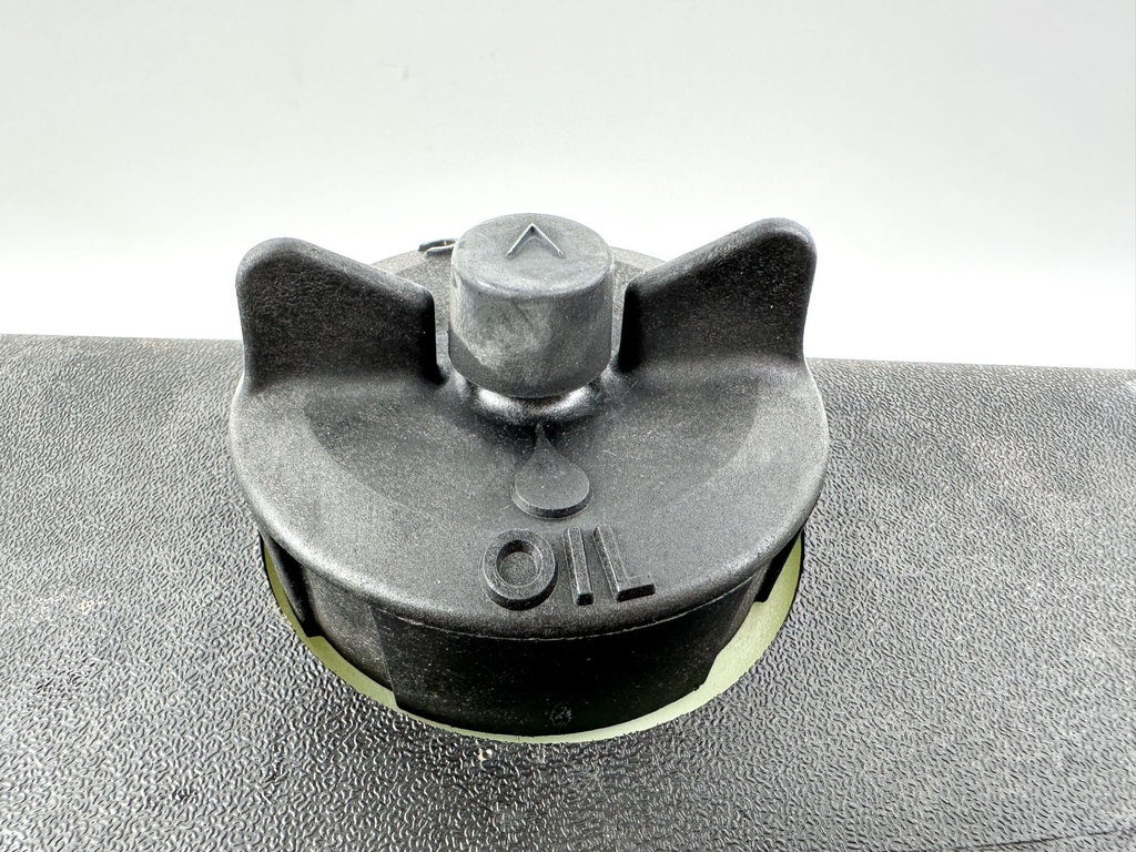 Johnson Evinrude 2 Stroke Ficht Remote Oil Supply Tank 1.8 Gallons W/ Return