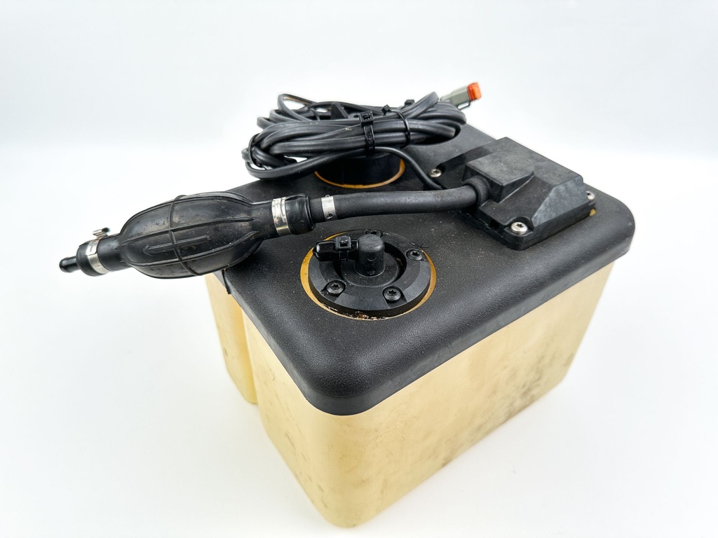 Johnson Evinrude 2 Stroke Outboard Remote Oil Supply Tank 1.8 Gallons W/ Return