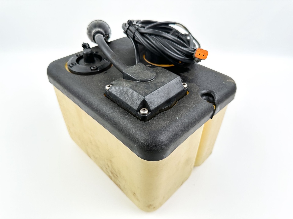 Johnson Evinrude 2 Stroke Outboard Remote Oil Supply Tank 1.8 Gallons W/ Return