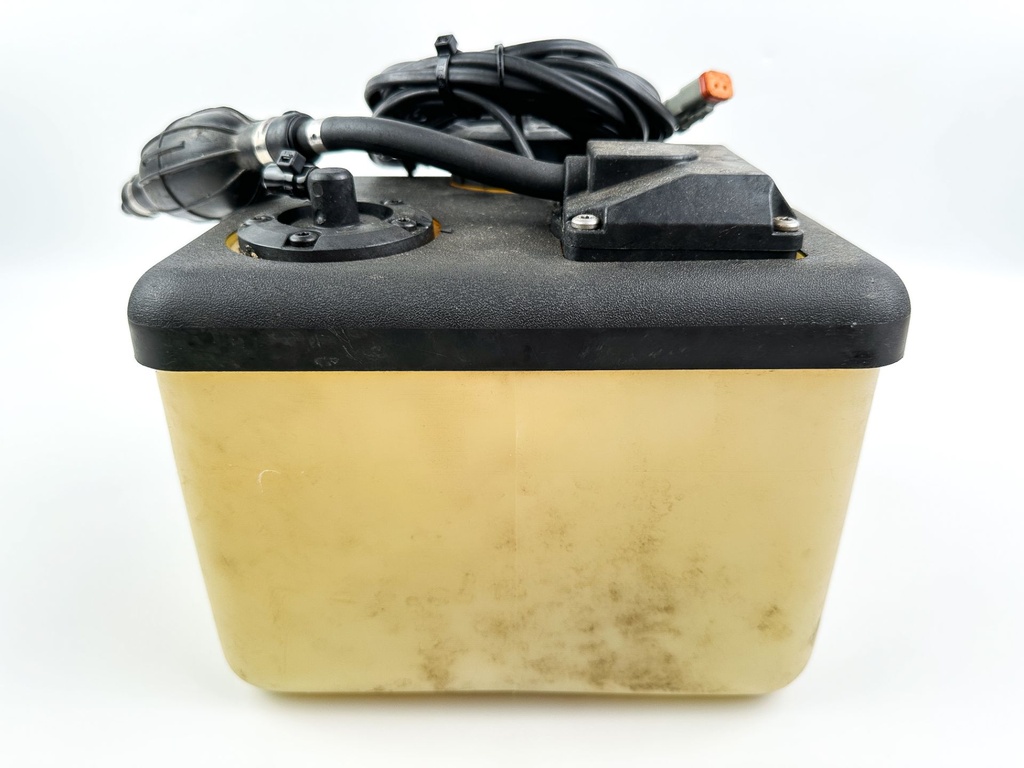 Johnson Evinrude 2 Stroke Outboard Remote Oil Supply Tank 1.8 Gallons W/ Return