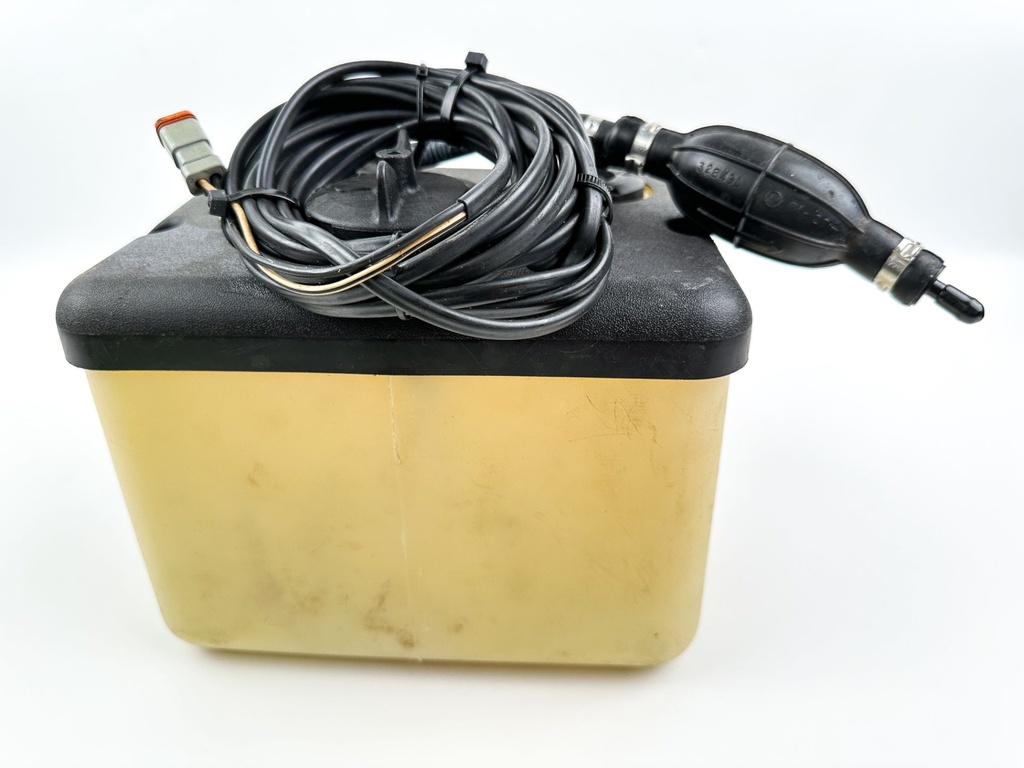 Johnson Evinrude 2 Stroke Outboard Remote Oil Supply Tank 1.8 Gallons W/ Return