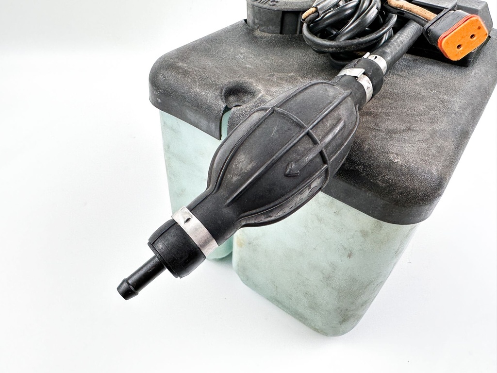 Johnson Evinrude 2 Stroke Outboard Remote Oil Supply Tank 1.8 Gallons 0176712