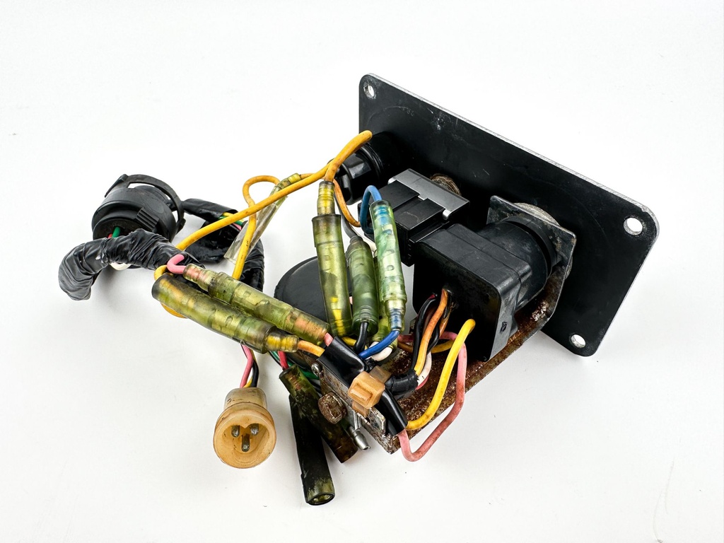 Yamaha Outboard Single Engine Key Switch & Key - 2 Stroke