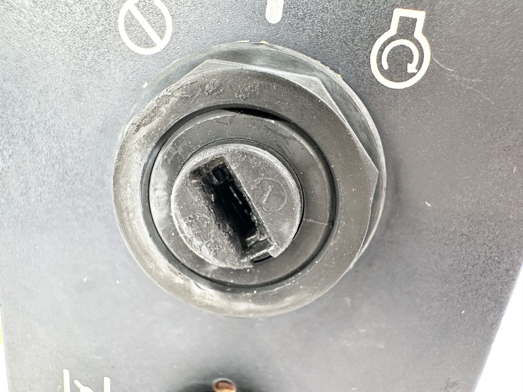 Yamaha Outboard Single Engine Key Switch & Key - 2 Stroke