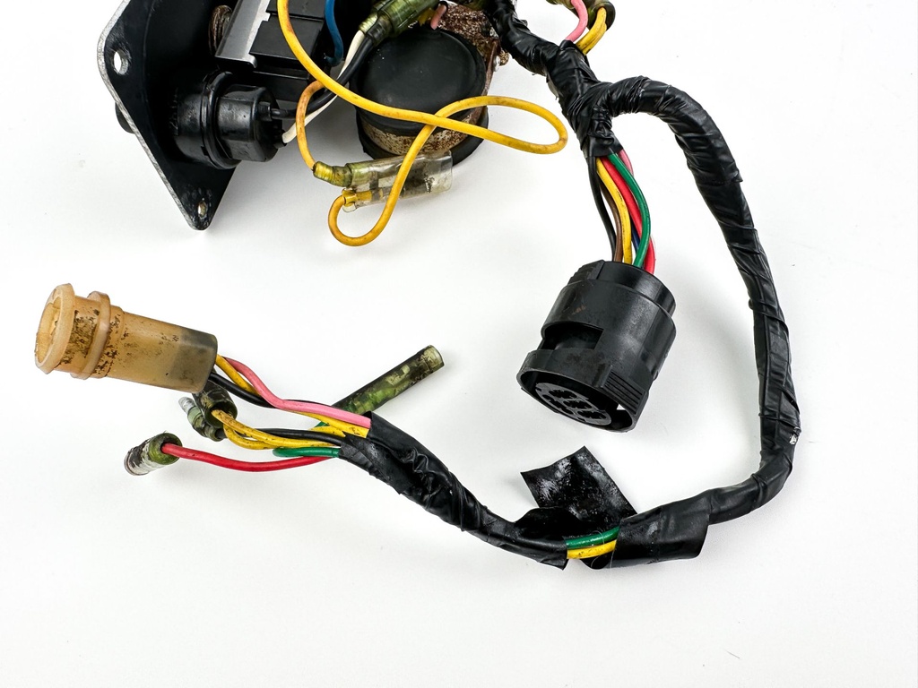 Yamaha Outboard Single Engine Key Switch & Key - 2 Stroke