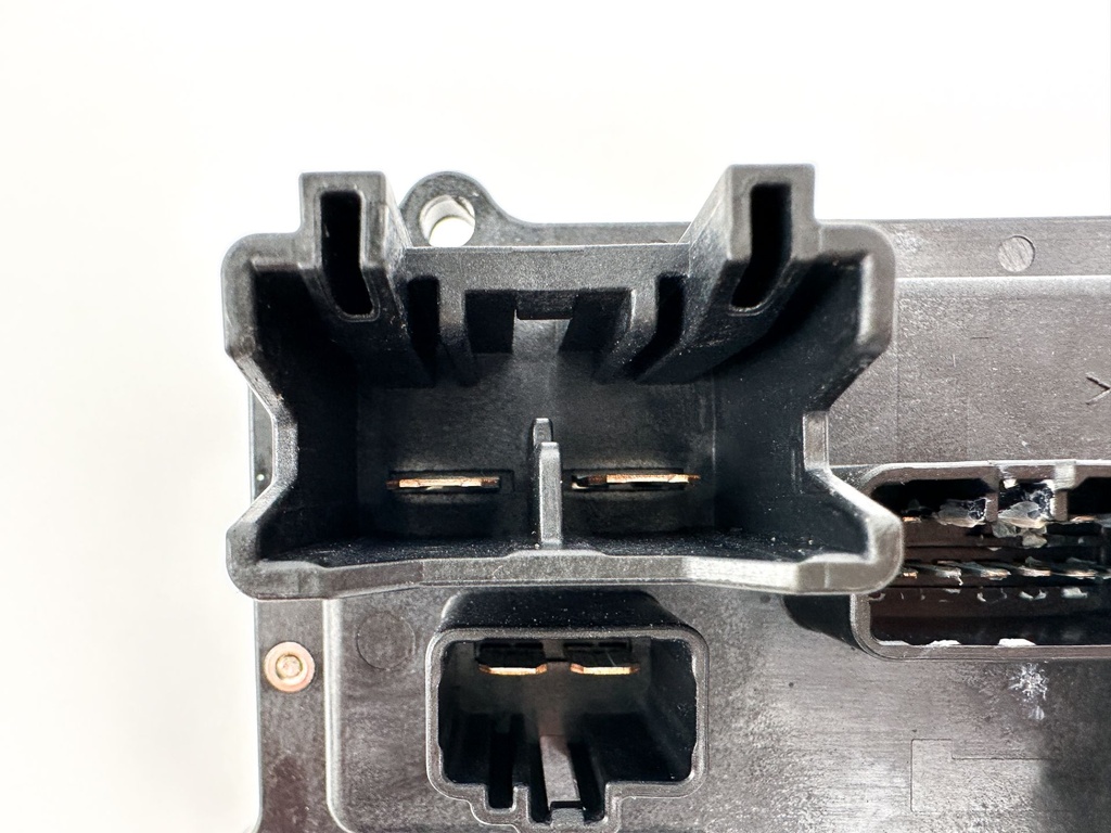 2005 Yamaha 250 HP 4 Stroke Outboard Fuse Box 6P2-82170-00-00 Tested