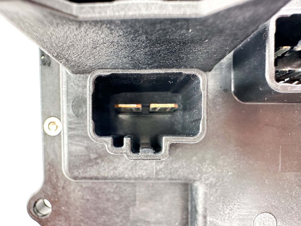 2005 Yamaha 250 HP 4 Stroke Outboard Fuse Box 6P2-82170-00-00 Tested