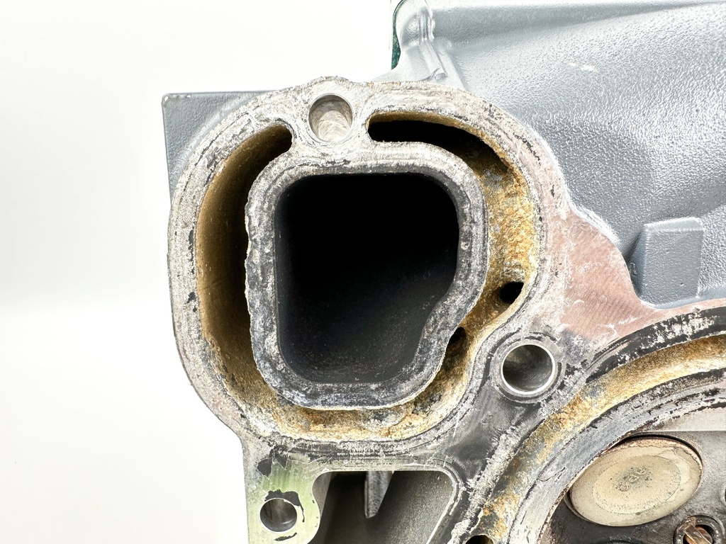 2005 Yamaha 250 HP 4 Stroke Outboard Port Cylinder Head 6P2-W009C-00-1S OEM