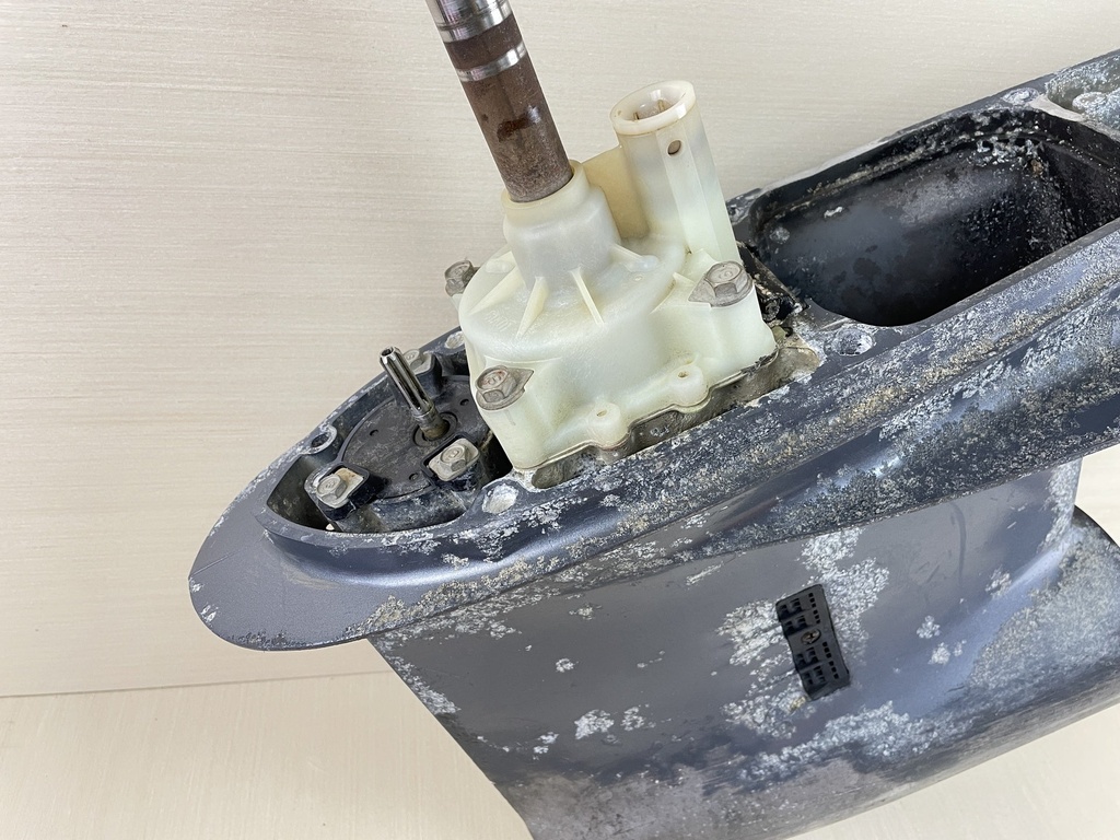 2015 Yamaha 200HP F200 4 Stroke Outboard 25" XL Lower Unit Gear Case RH 6DA-45300-10-8D