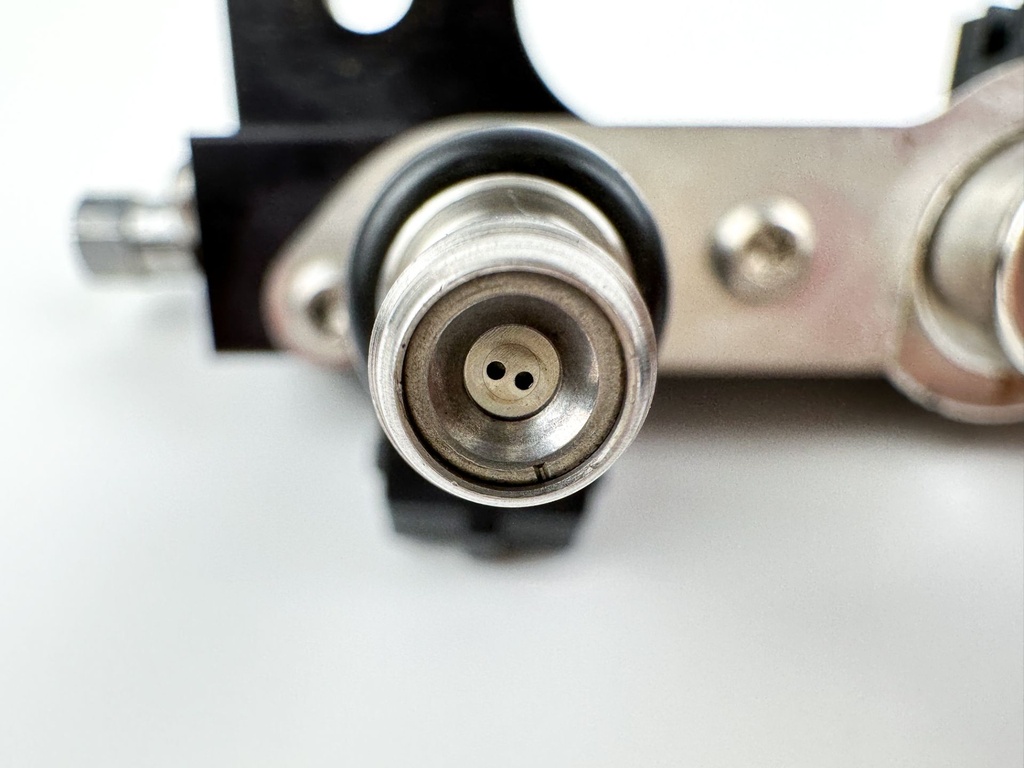 2006 Mercury 150 HP 4 Stroke Verado Fuel Injector Set W/ Rail 892811T02 Cleaned