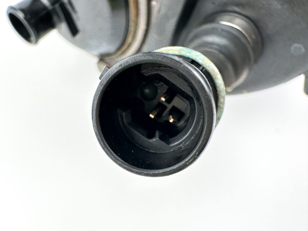 2006 Mercury 150 HP 4 Stroke Verado Outboard CAC Charge Air Cooler 892953A01 OEM