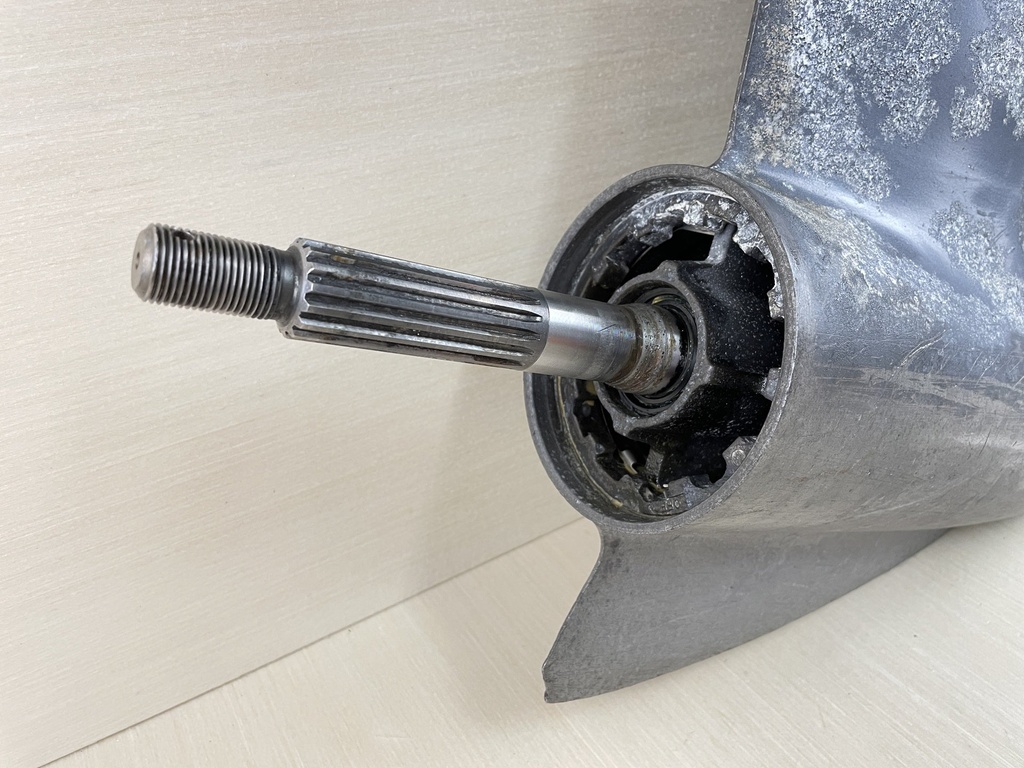 2015 Yamaha 200HP F200 4 Stroke Outboard 25" XL Lower Unit Gear Case RH 6DA-45300-10-8D