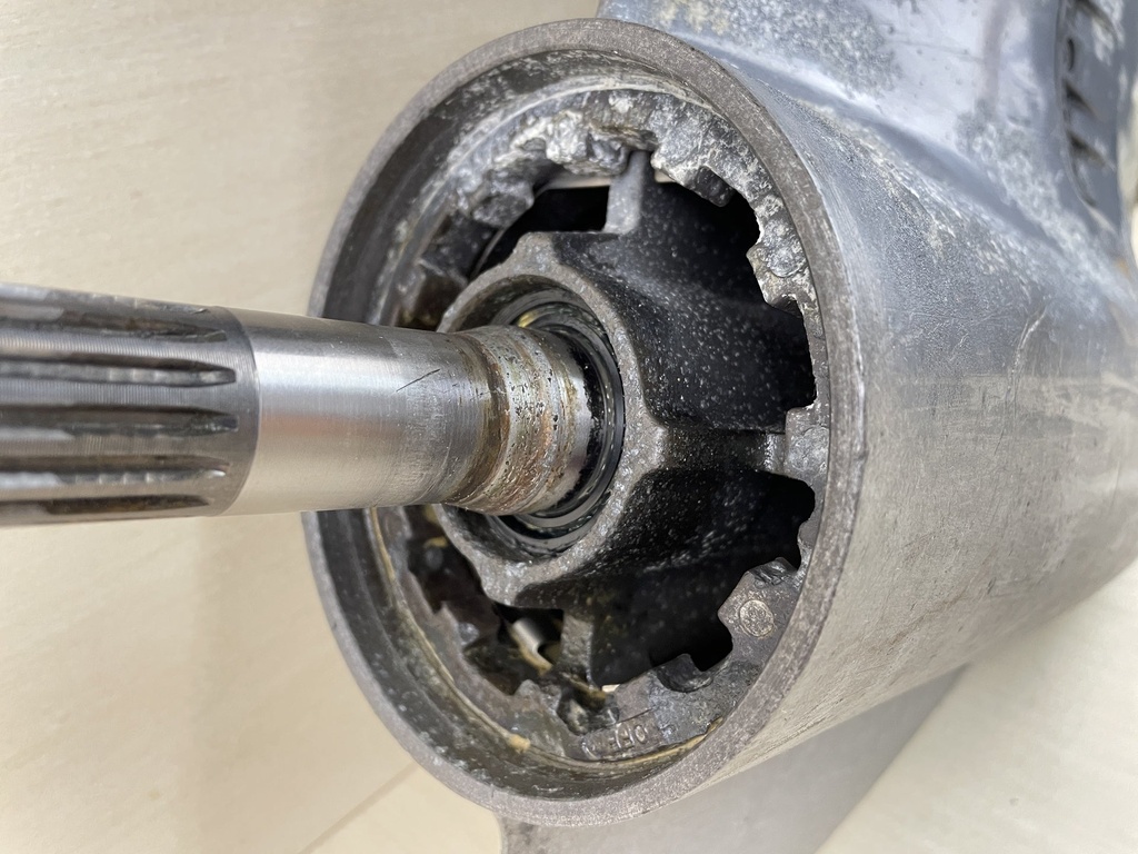 2015 Yamaha 200HP F200 4 Stroke Outboard 25" XL Lower Unit Gear Case RH 6DA-45300-10-8D