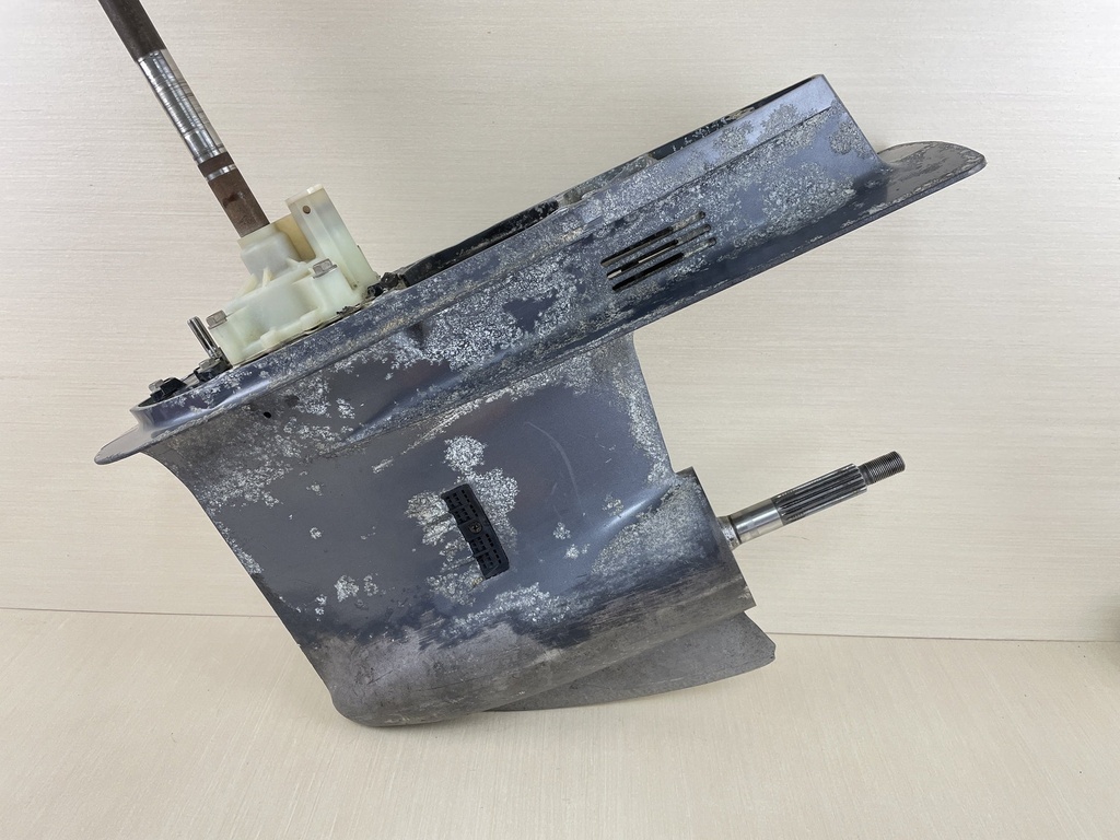 2015 Yamaha 200HP F200 4 Stroke Outboard 25" XL Lower Unit Gear Case RH 6DA-45300-10-8D