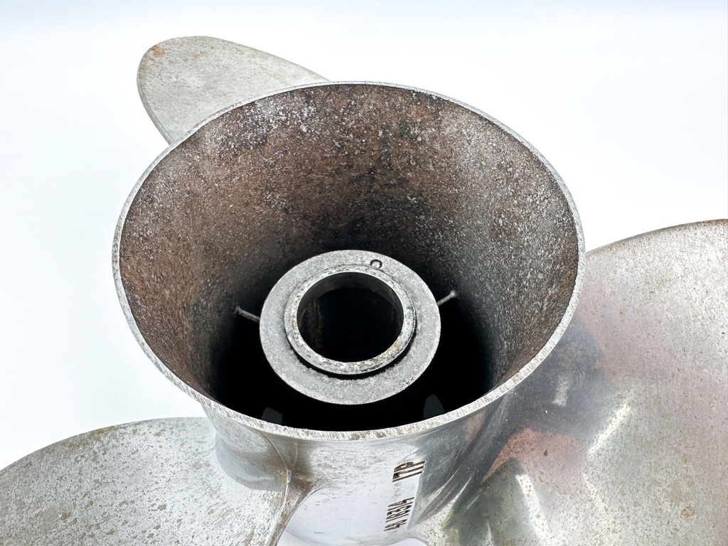 Mercury 48-16314 Vengeance RH 3-Blade 14″x 17P Stainless Steel Propeller