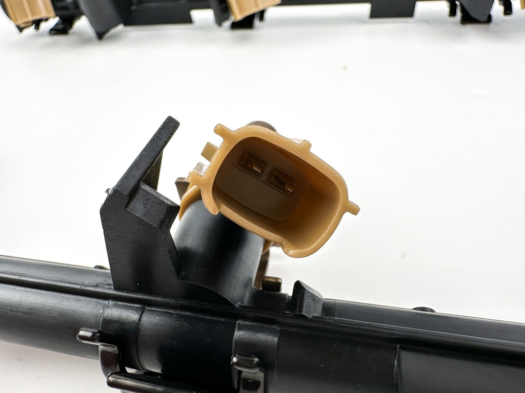 2005 Yamaha 250 HP 4 Stroke Fuel Injector Set W/ Rail 6P2-13761-00-00 Cleaned