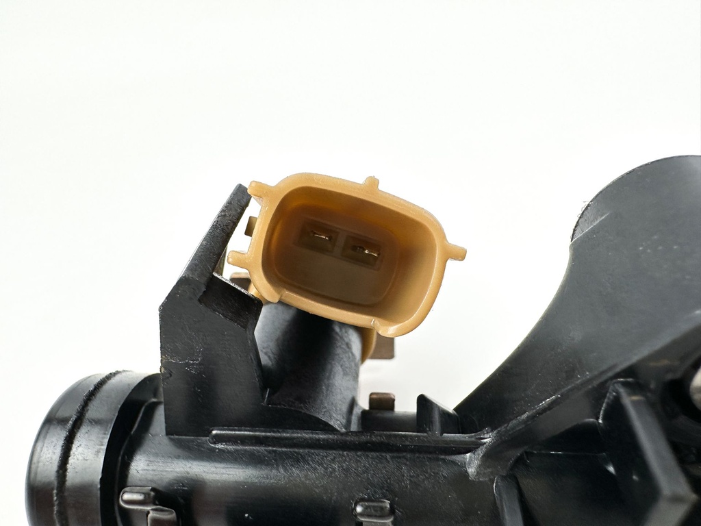 2005 Yamaha 250 HP 4 Stroke Fuel Injector Set W/ Rail 6P2-13761-00-00 Cleaned