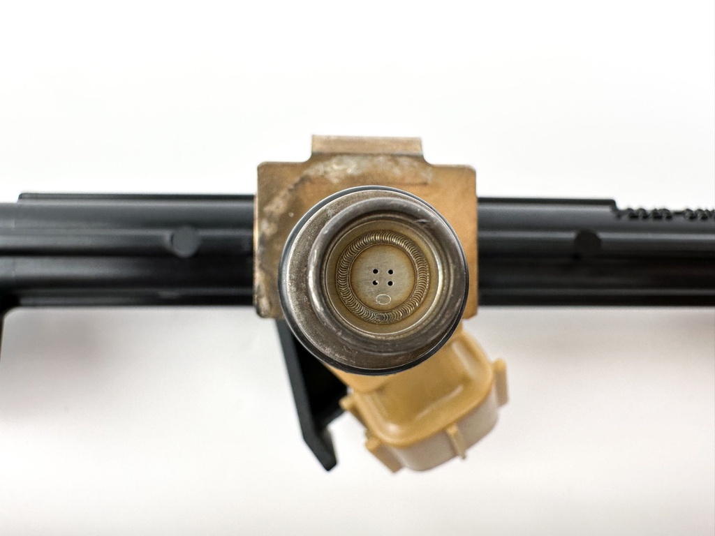 2005 Yamaha 250 HP 4 Stroke Fuel Injector Set W/ Rail 6P2-13761-00-00 Cleaned