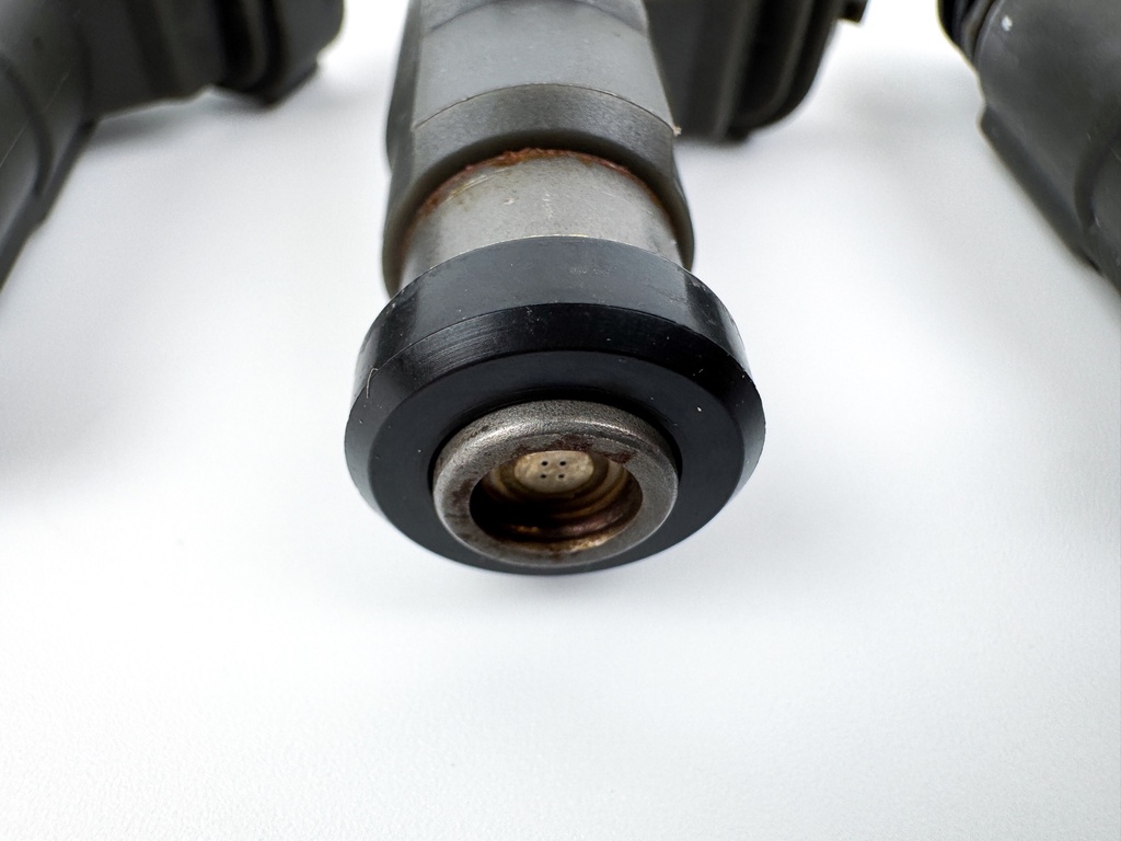 2007 Suzuki 70 HP 4 Stroke Outboard Fuel Injector 15710-66D00 Cleaned