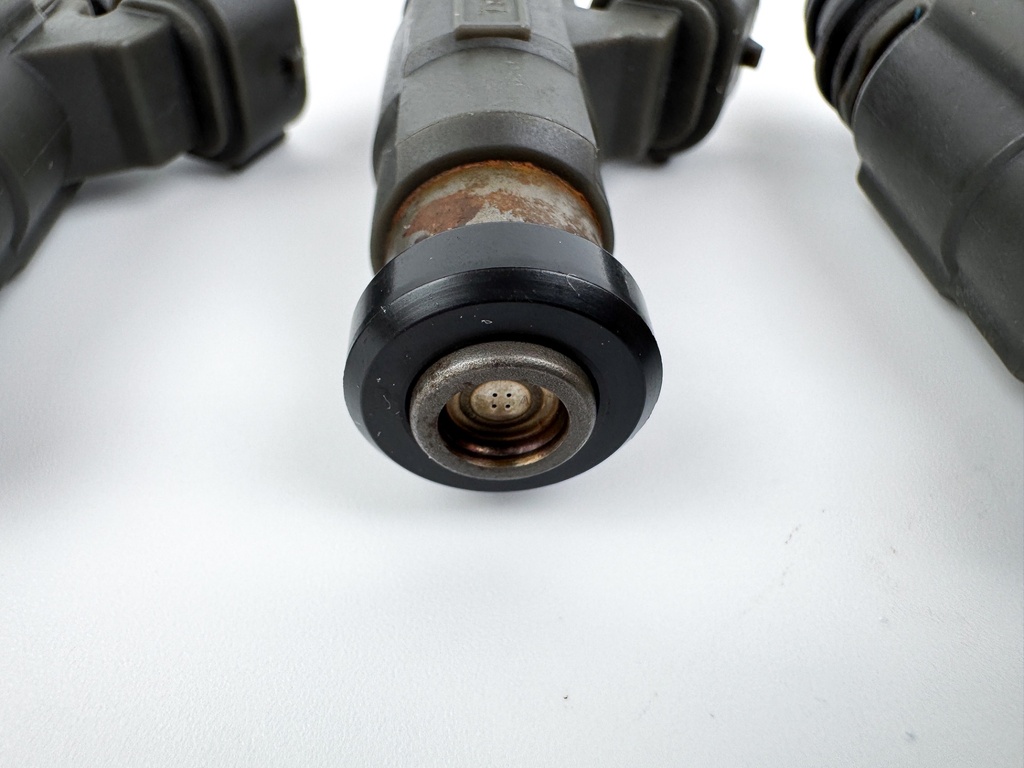 2007 Suzuki 70 HP 4 Stroke Outboard Fuel Injector 15710-66D00 Cleaned