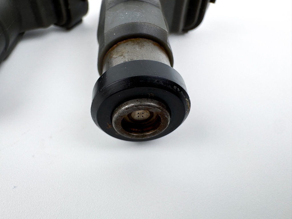 2007 Suzuki 70 HP 4 Stroke Outboard Fuel Injector 15710-66D00 Cleaned