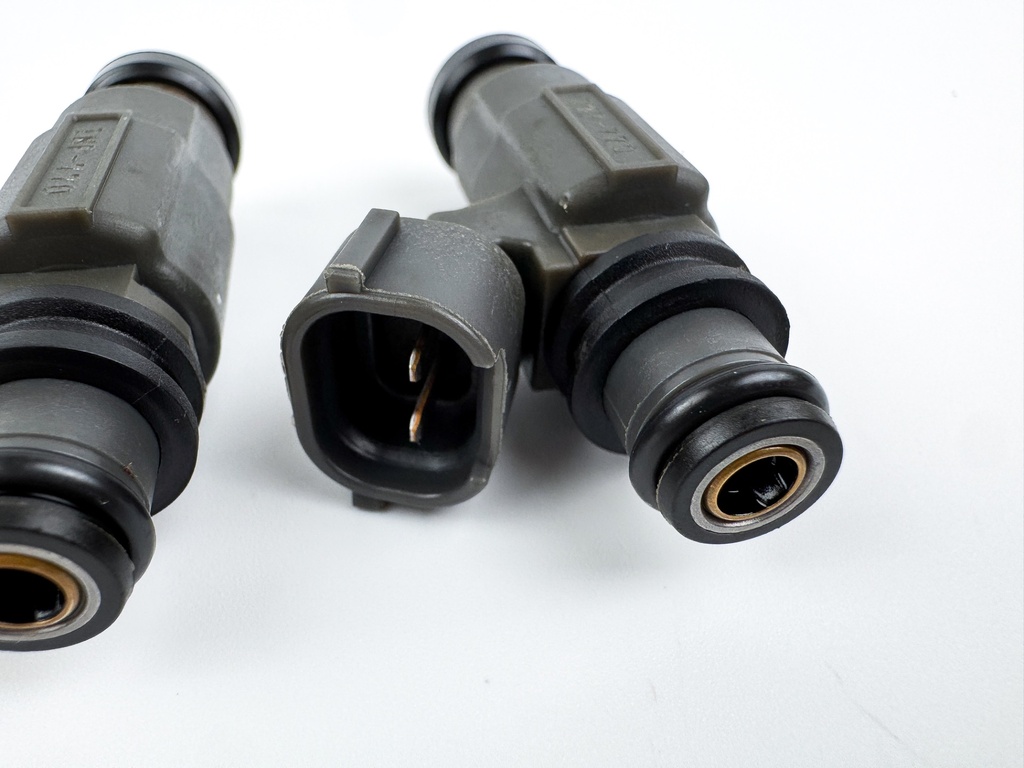 2007 Suzuki 70 HP 4 Stroke Outboard Fuel Injector 15710-66D00 Cleaned