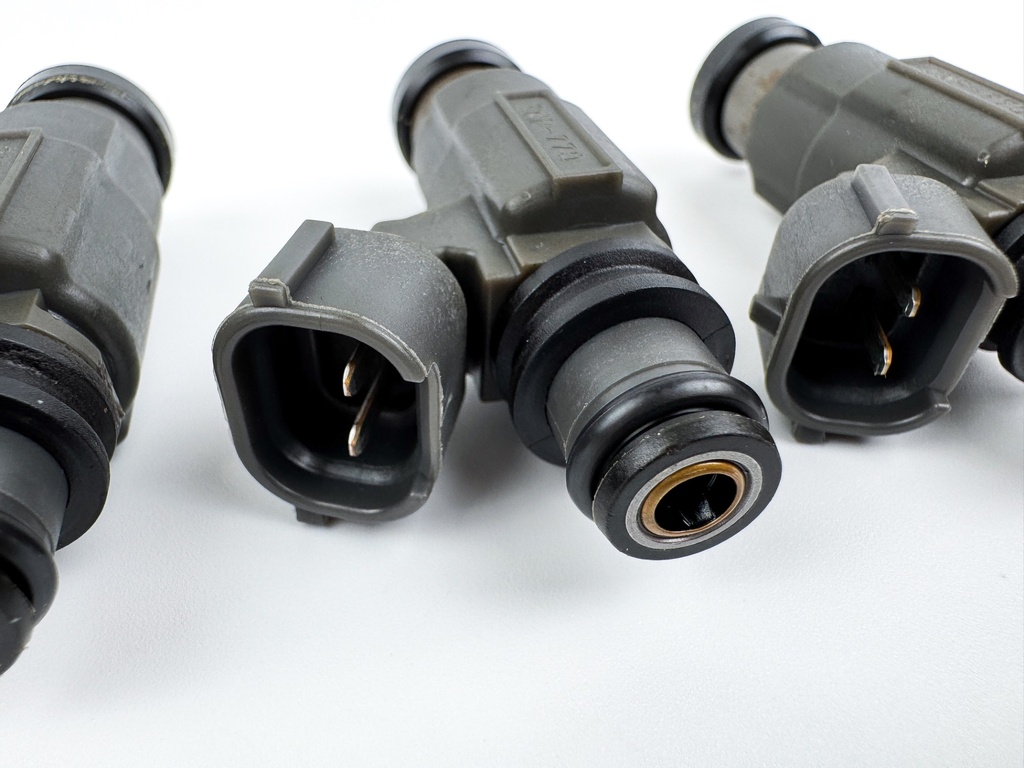 2007 Suzuki 70 HP 4 Stroke Outboard Fuel Injector 15710-66D00 Cleaned