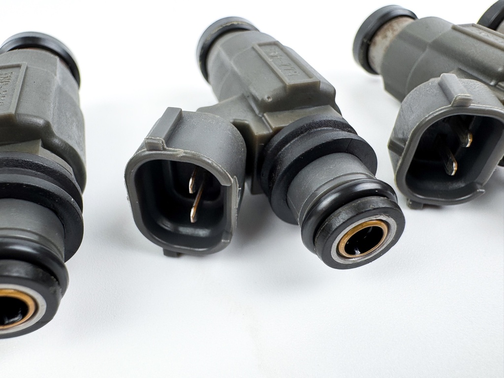 2007 Suzuki 70 HP 4 Stroke Outboard Fuel Injector 15710-66D00 Cleaned