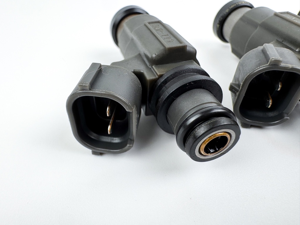 2007 Suzuki 70 HP 4 Stroke Outboard Fuel Injector 15710-66D00 Cleaned