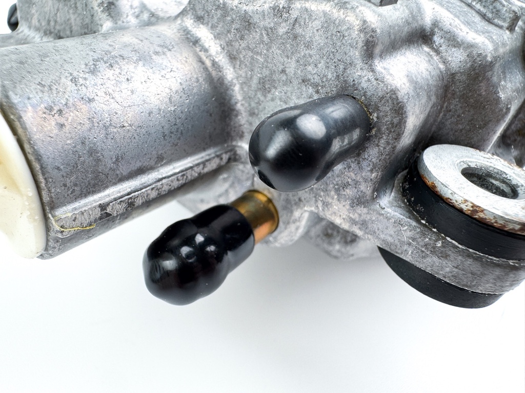 2003 Suzuki 90 HP 4 Stroke Outboard Vapor Separator Tank VST 15600-90J01 OEM